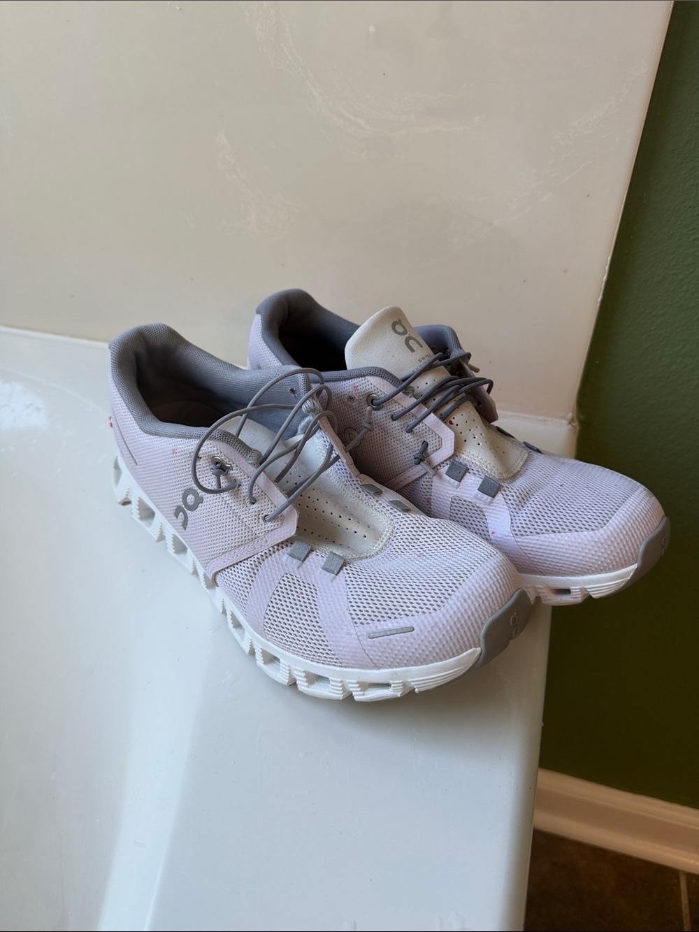 On Cloud Women’s Sneakers in Light purple and Gray